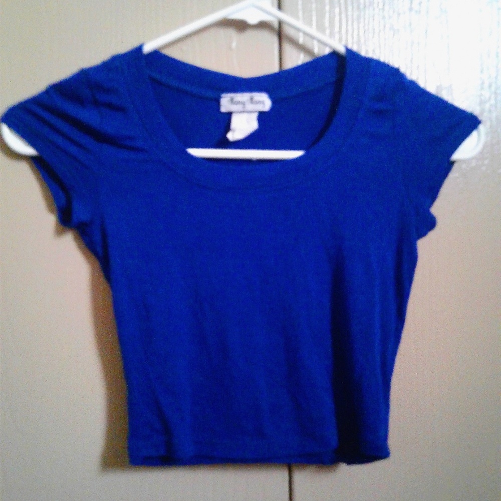 blue crop top